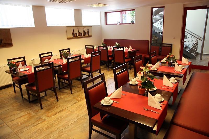 Hotel Am Charlottenplatz Esslingen am Neckar Ресторант снимка