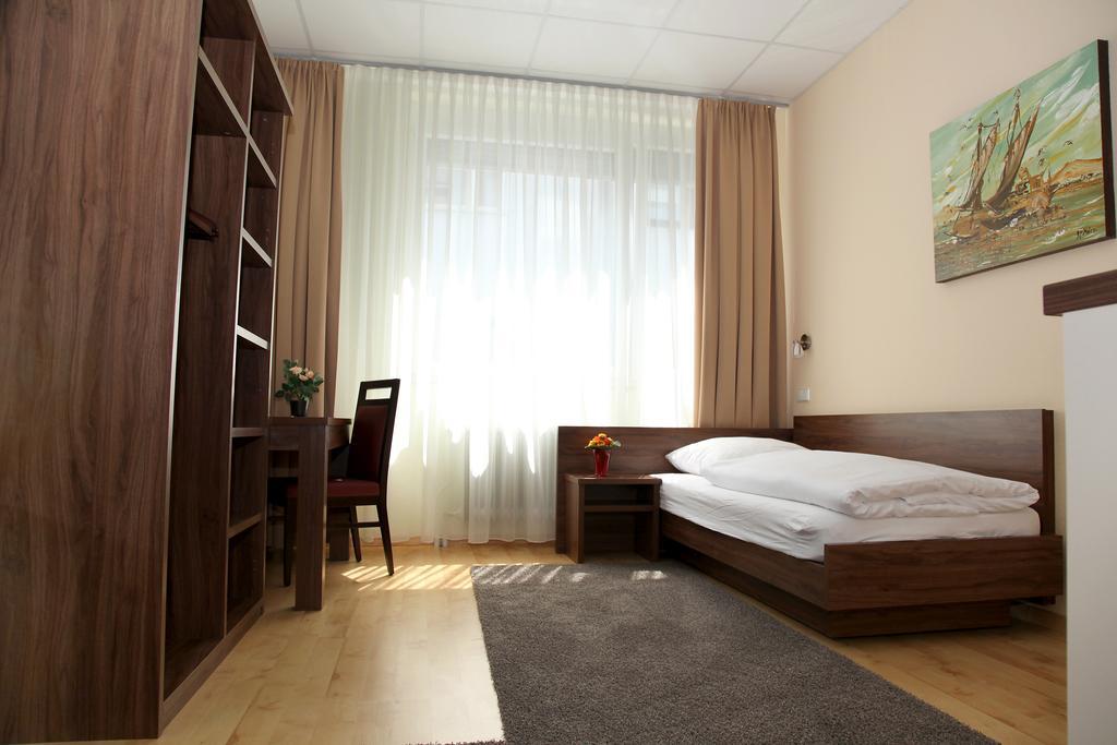 Hotel Am Charlottenplatz Esslingen am Neckar Стая снимка