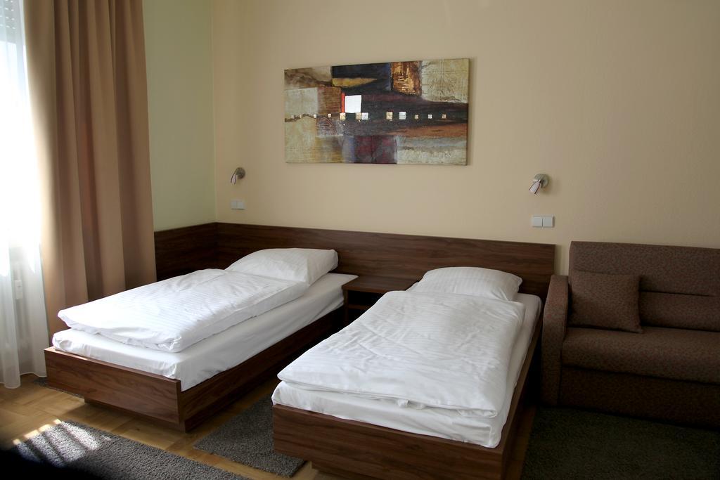 Hotel Am Charlottenplatz Esslingen am Neckar Стая снимка