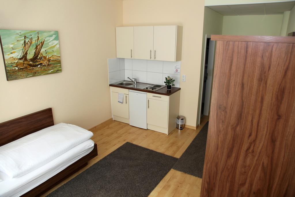Hotel Am Charlottenplatz Esslingen am Neckar Екстериор снимка