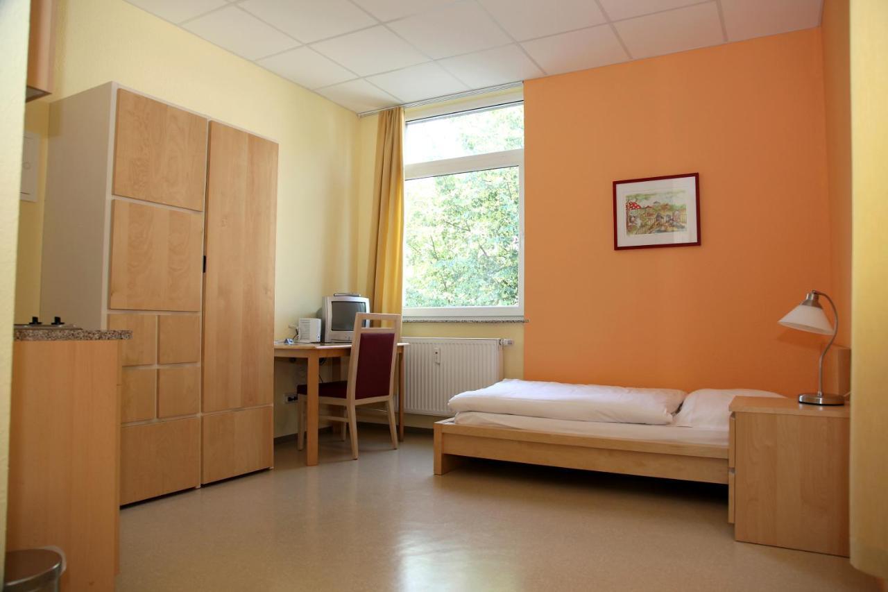 Hotel Am Charlottenplatz Esslingen am Neckar Екстериор снимка